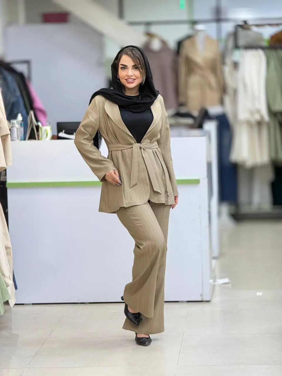 کت و شلوار یقه دکمه